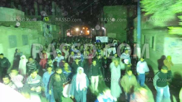 حوش عيسى تتحدى التضييق الأمني بمسيرة ليلية مندده بالإنقلاب