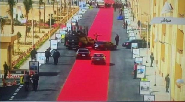 سجادة موكب السيسي تستفز المصريين.. ورواد التواصل: ربنا يكتر فلوسكم