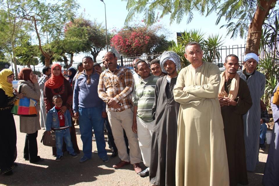 بالصور.. إضراب موظفي مستشفيات الأقصر عن العمل