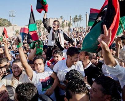 ليبيون يتظاهرون رفضا لتمديد البرلمان