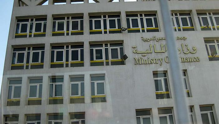 وزارة المالية تنتهي من إحلال وتجديد 100 سيارة تاكسي خلال عامين