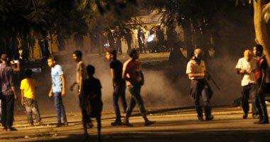 سلاسل بشرية بقصر العيني لمنع الاشتباك مع الأمن