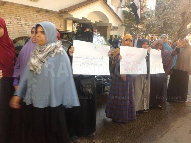 وقفة لطالبات الأزهر أمام المجلس القومي للمرأة