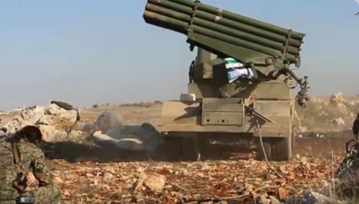 بالفيديو.. استهداف مواقع قوات النظام في حلب بصواريخ غراد