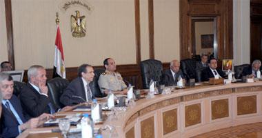 حكومة الانقلاب تقرر صرف مستحقات عمال النسيج بعد الإضراب