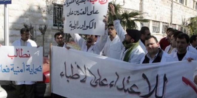 الإعلام يهاجم والحكومة تتراجع.. والأطباء يصعّدون رغم قرارات النيابة