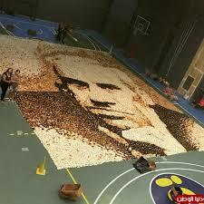 شاب فلسطيني يدخل “جينيس” بسبب لوحة من الخبز المحمص