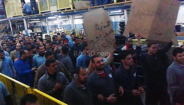 عمال “يونيفرسال” يحررون محاضر ضد إدارة الشركة لرفض نقلهم