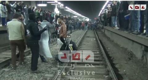 مجهولين يقطعون خط المترو ويطلقون الخرطوش علي المواطنين