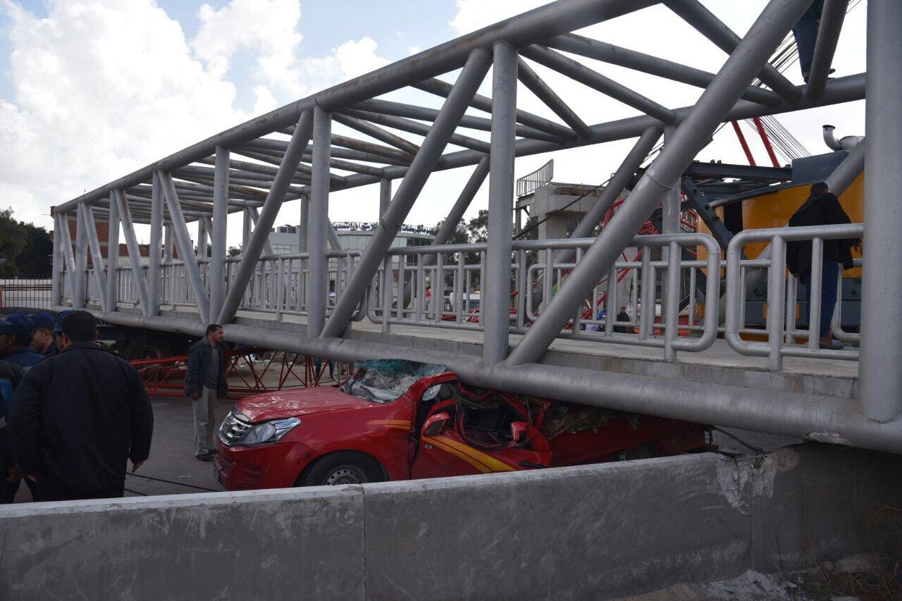 بعد افتتاحه بسبعة أشهر.. انهيار كوبري مشاة بطريق الإسكندرية الصحراوي