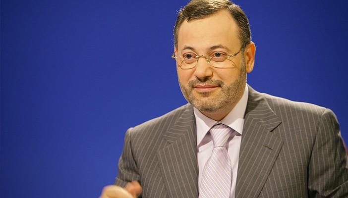 أحمد منصور: كل يوم فضيحة للسيسي على رؤوس الأشهاد