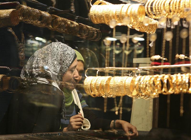 الذهب يتراجع 16 جنيهًا.. وعيار “21” يسجل 587