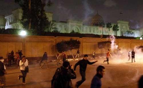 النيابة تحبس 13 متهما باحداث الاتحادية