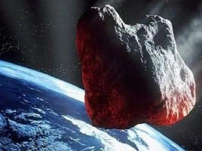 صخرة عملاقة تتجه نحو الأرض