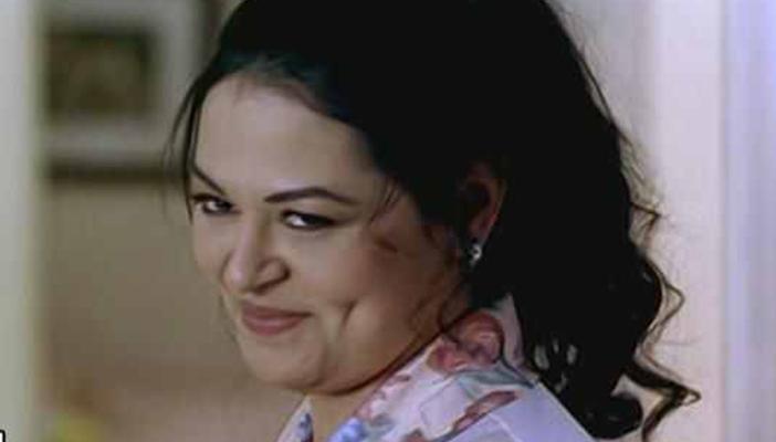 بعد إخلاء سبيل الفنانة نيفين.. مغردون: رقاصة “براءة”..رجل فاضل “إعدام”