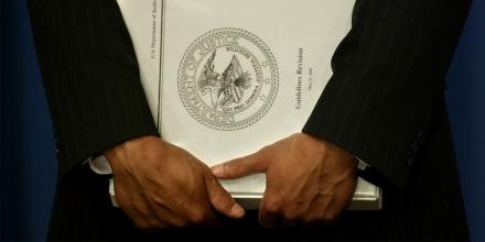 إنترسبت: 48 سؤالًا يحدد بهم “الإف بي آي” ما إذا كان شخصًا ما إرهابيًا