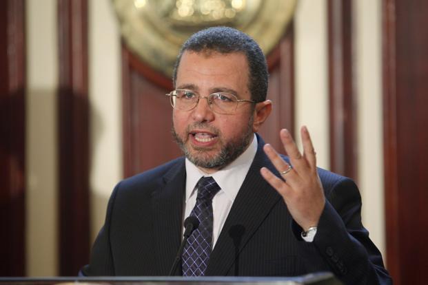 قنديل يعتذر لبني سويف عن تصريحات الرضاعة