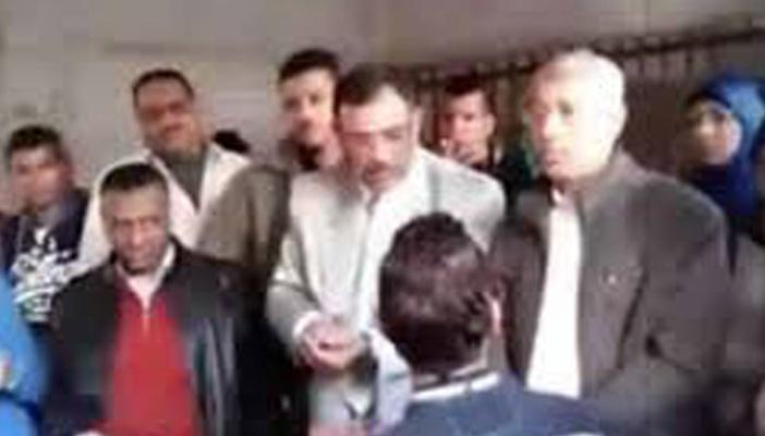 بالفيديو.. عميد المعهد الفني الصحي بالإسكندرية يصفع طالبا على وجهه