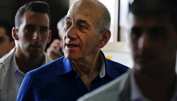 بالفيديو.. إيهود أولمرت يصل سجن “معسياهو” لقضاء محكوميته