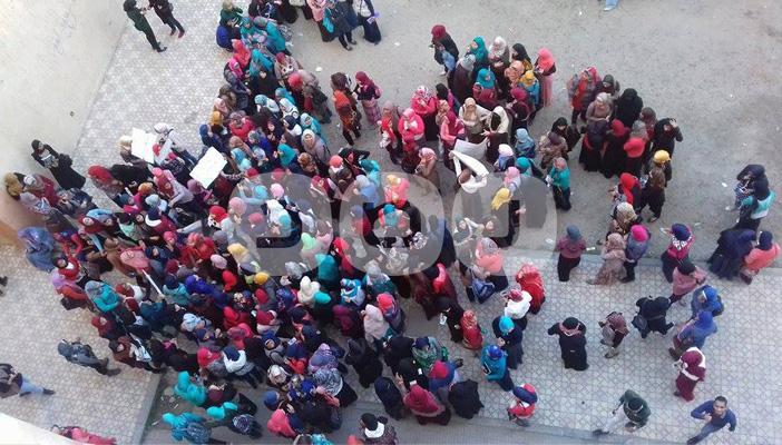 بالصور.. استمرار تظاهر طلاب المعهد الفني الصحي بالإسكندرية