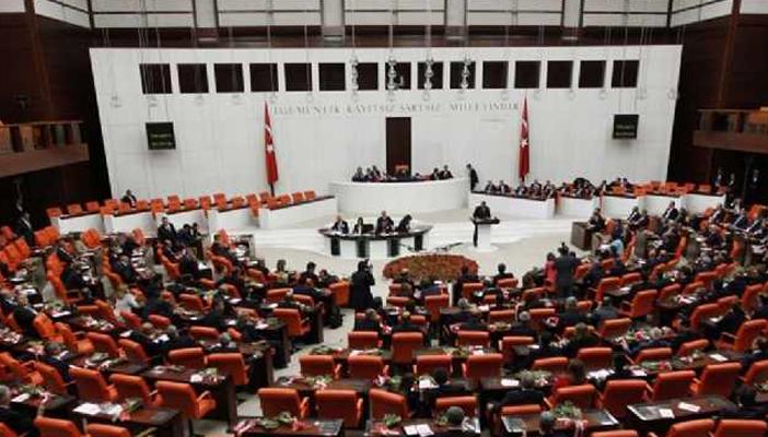 البرلمان التركي يخفق في إقرار دستور جديد للبلاد