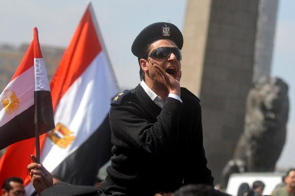 قرار الداخلية بتسليح “الشرطة”..حق مشروع أم زيادة في العنف