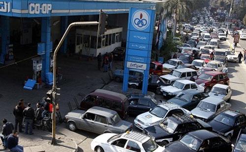 صعود أزمة الوقود بالدقهلية وشلل مروري يجتاح الطرق الرئيسية