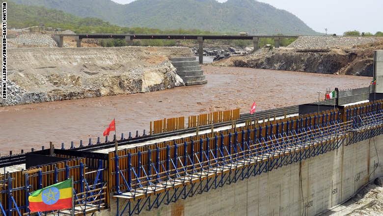 توتر بين مصر وإثيوبيا بعد زيارة عسكرية لسد النهضة