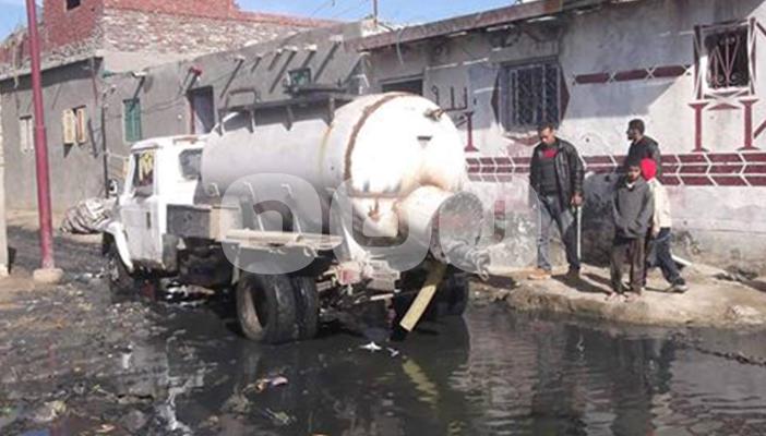 بالصور.. غرق أبوالمطامير في مياه الصرف الصحي