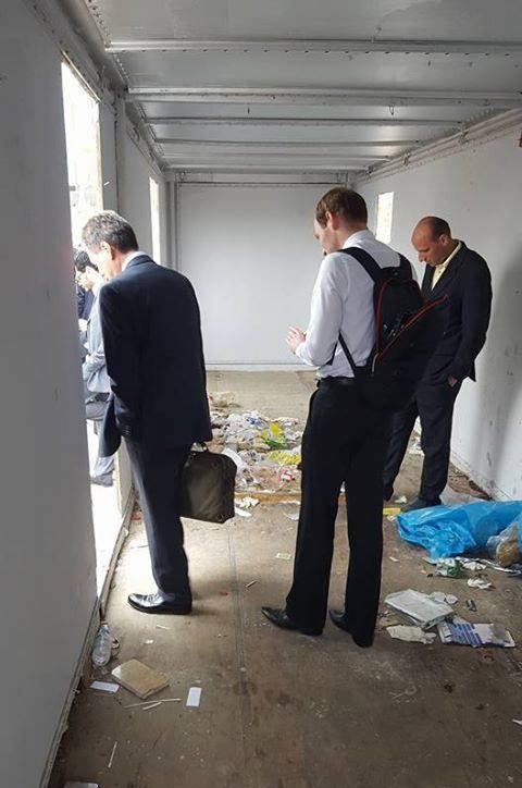 هكذا تحول “كرفان زبالة” إلى مضيفة للمستثمرين.. تعرف على التفاصيل