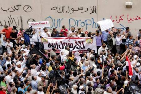 إخلاء سبيل 9 متهمين في اشتباكات محيط السفارة الأمريكية