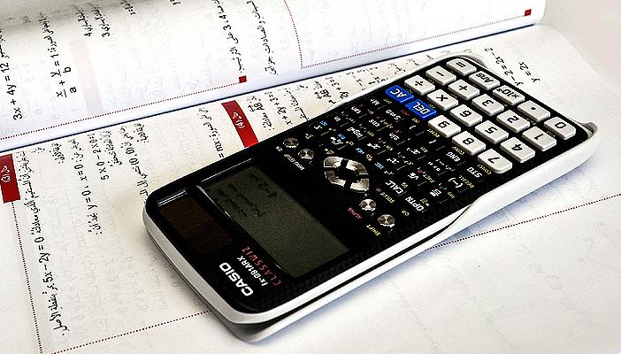 كاسيو تكشف عن أول آلة حاسبة علمية باللغة العربية في العالم