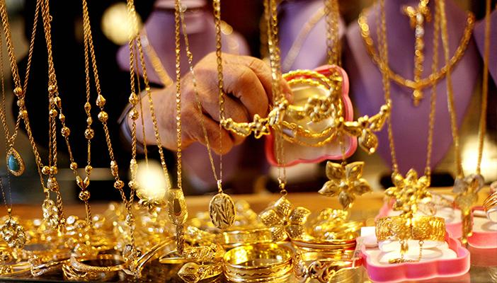 الذهب يرتفع 500 قرشاً.. عيار21 يسجل 296 جنيهاً للجرام