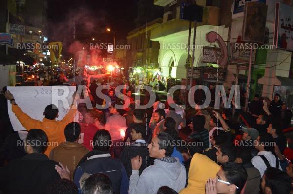 ثوار بورسعيد يحذرون البلطجية من التعرض لفعاليتهم.