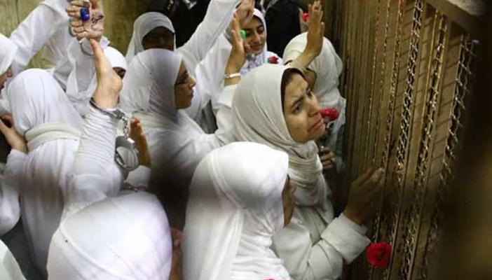 حملة “البنات لازم تخرج”: “فتيات دمياط يتعرضن للاعتداء في سجن بورسعيد”