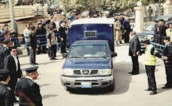 سائحة بريطانية تتهم ضابط شرطة بالتحرش بها جنسيا في الغردقة