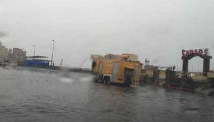 قرية مينا في الساحل الشمالي تغرق بسبب الطقس السيئ