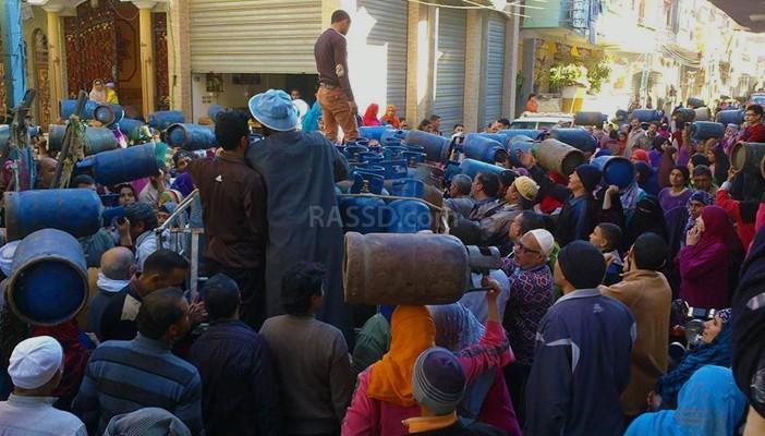 بالصور.. قرى بلقاس بلا كهرباء أو غاز وتعوم في الصرف الصحي