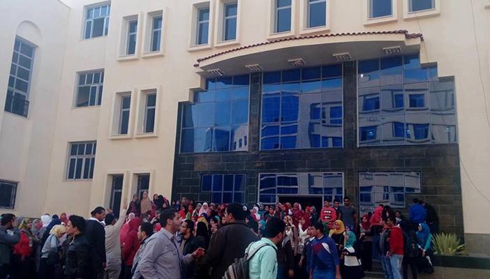 بالصور.. طالب يحاول الانتحار بجامعة كفر الشيخ وغضب بين زملائه