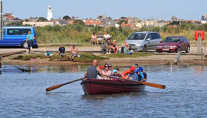 بالصور.. أغرب 7 وسائل نقل في العالم