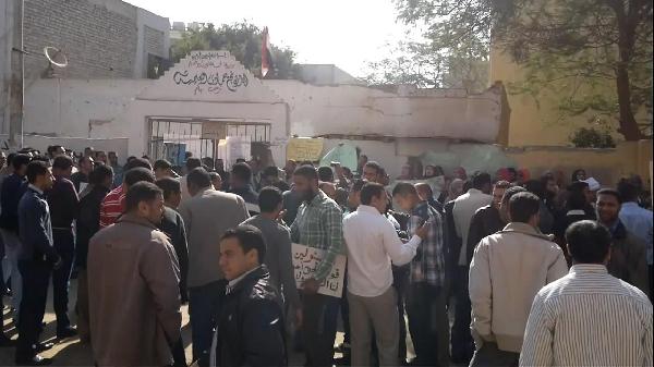 قنا ..  المدرسون  يغلقون  الإدارة التعليمية بنجع حمادي