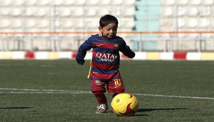 ميسي يرسل هدية للطفل الأفغاني “مرتضى”