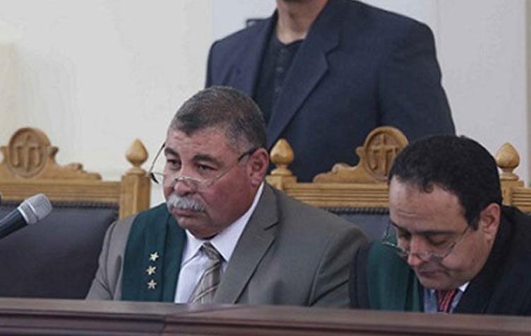 بالفيديو.. قاضي “رابعة” يحبس المتهمين سنة لـ”الإخلال بنظام الجلسة”