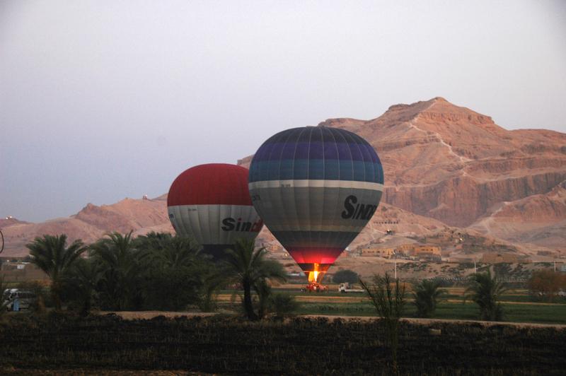 تضارب الأنباء حول عدد سائحي منطاد الأقصر و”الوزراء ” تحسم الأمر