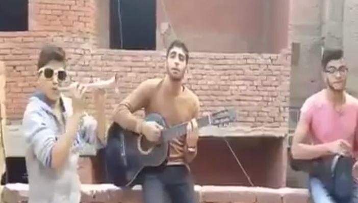 بالفيديو.. شاهد النسخة الساخرة من أغنية القاهرة لعمرو دياب