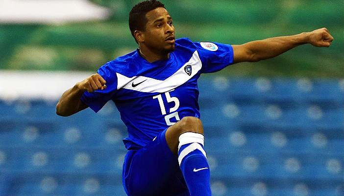 بالفيديو.. نقل لاعب الهلال السعودي للمستشفى بعد مشاجرة مع مشجع