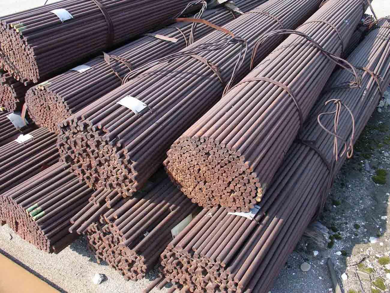 الحديد يسجل 8600 جنيه.. وتباين أسعار الإسمنت