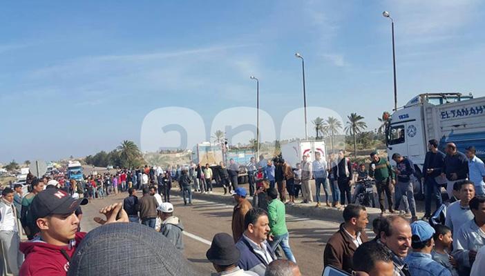 بالصور.. بعد إزالة منازلهم أهالي منطقة ناصر ببورسعيد يقطعون الطريق