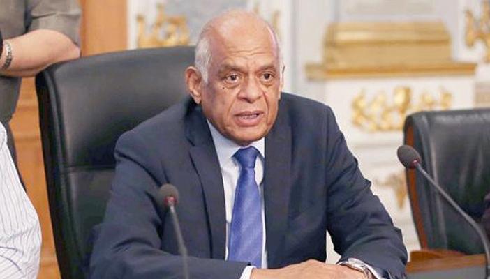 علي عبدالعال يهدد النواب بخصم المكافأة إذا غادروا القاعة