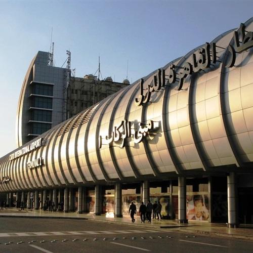 وفد أمني تشيكي رفيع المستوى يصل مطار القاهرة